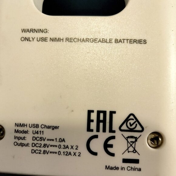 Minelab Battery Charger Station NiMH 4 AA Batteries Rechargeable - Picture 5 of 5